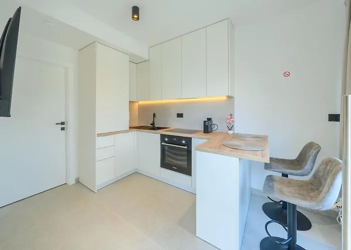 Highland - Unit 4 Apartment *